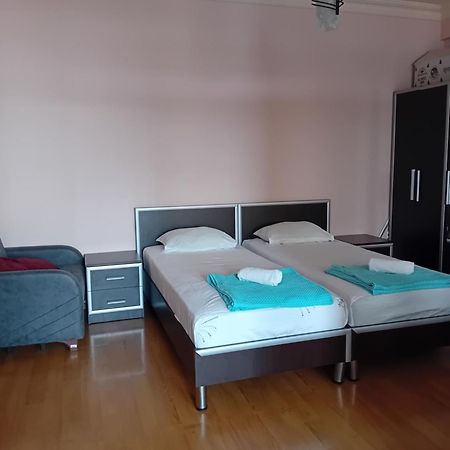 Apartment Chavchavadze 21 บาทูมิ ภายนอก รูปภาพ